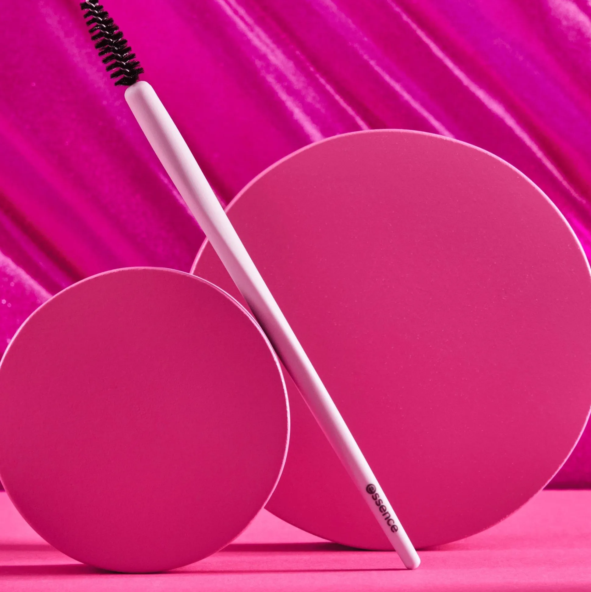 essence Accessories>brow spoolie