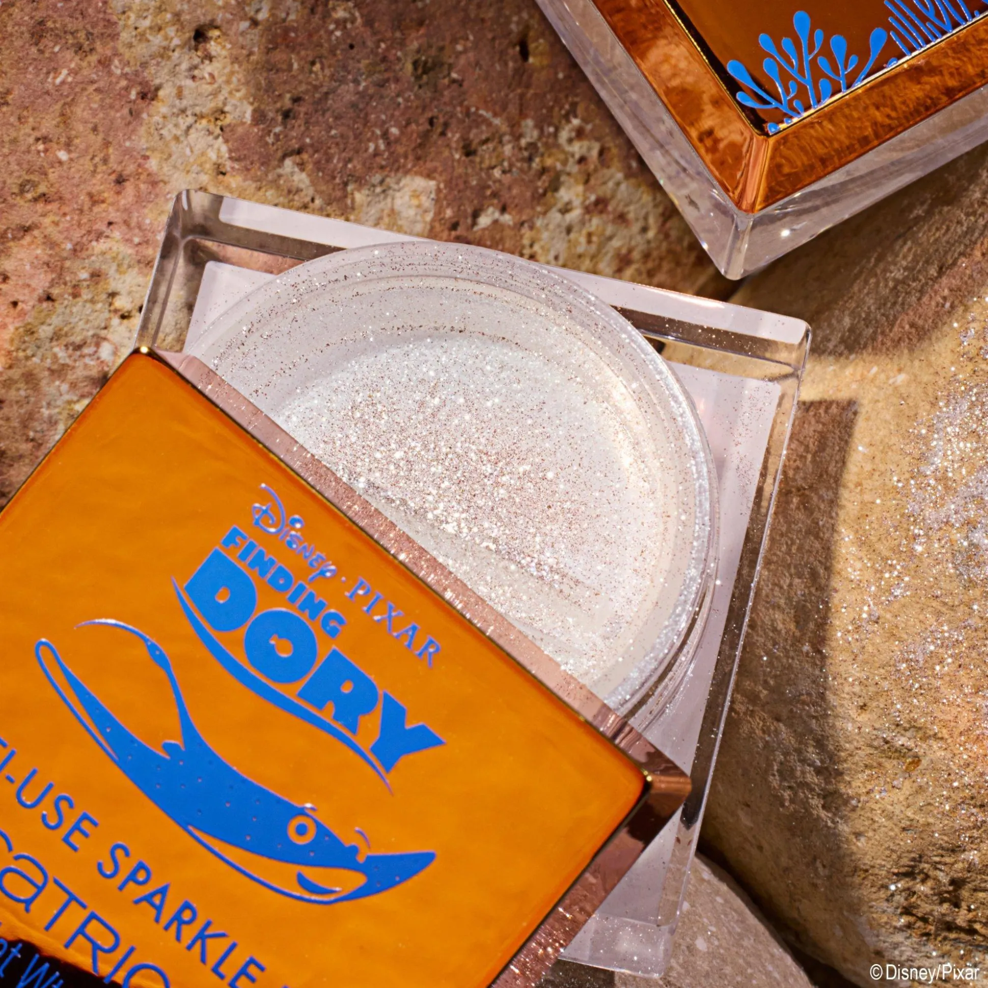 essence Highlighter>Disney Pixar Finding Dory Multi-Use Sparkle Dust