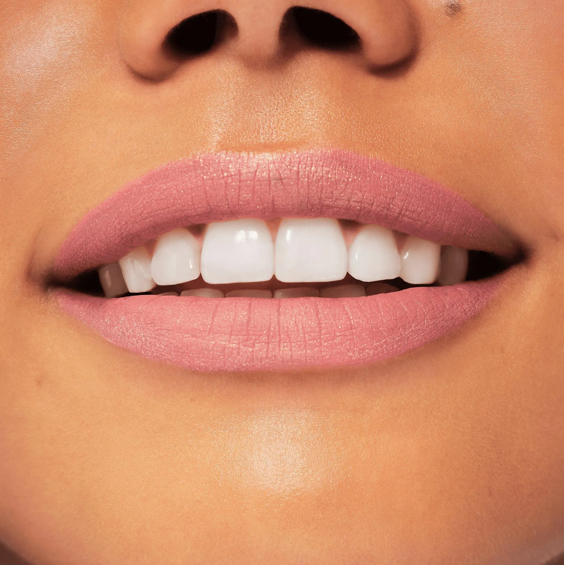 essence Lippenstift>Disney Pixar Up glitter switch liquid lipstick 02 - Ellie's enchantment