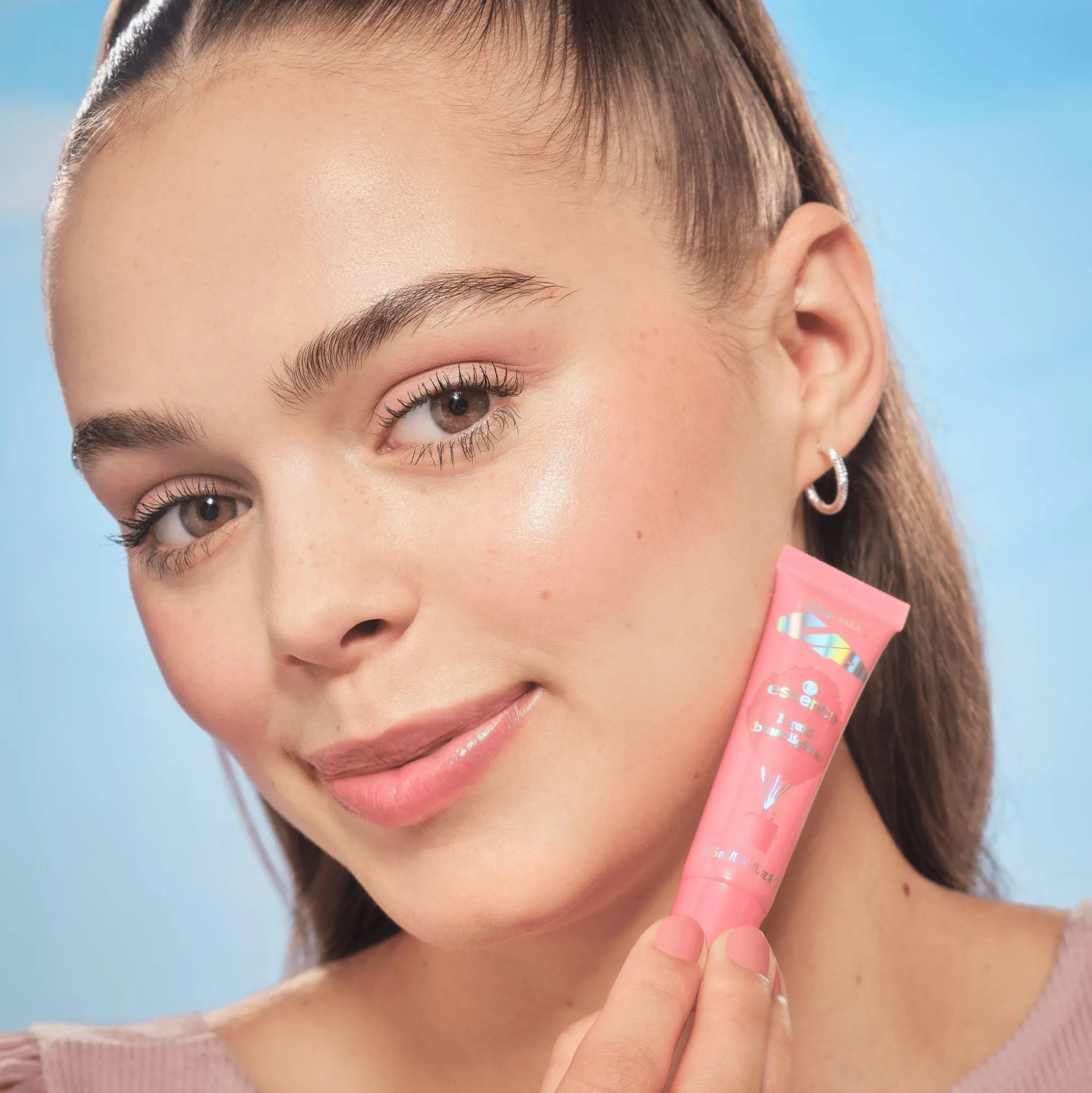 essence Blush>Disney Pixar Up liquid blushlighter 01 - Dusk in paradise