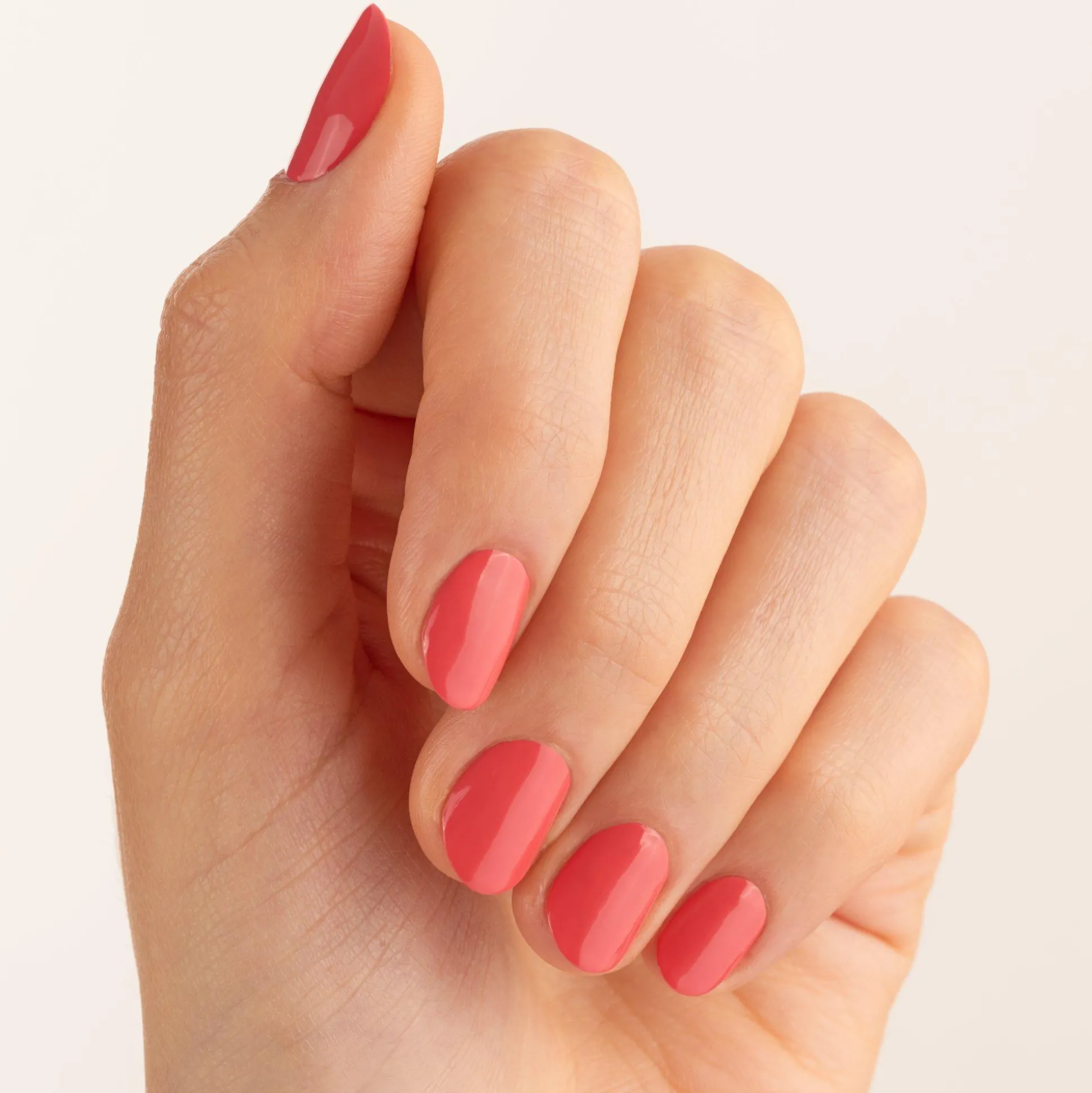 essence Nagellack>gel nail colour 52 - coral ME MAYBE