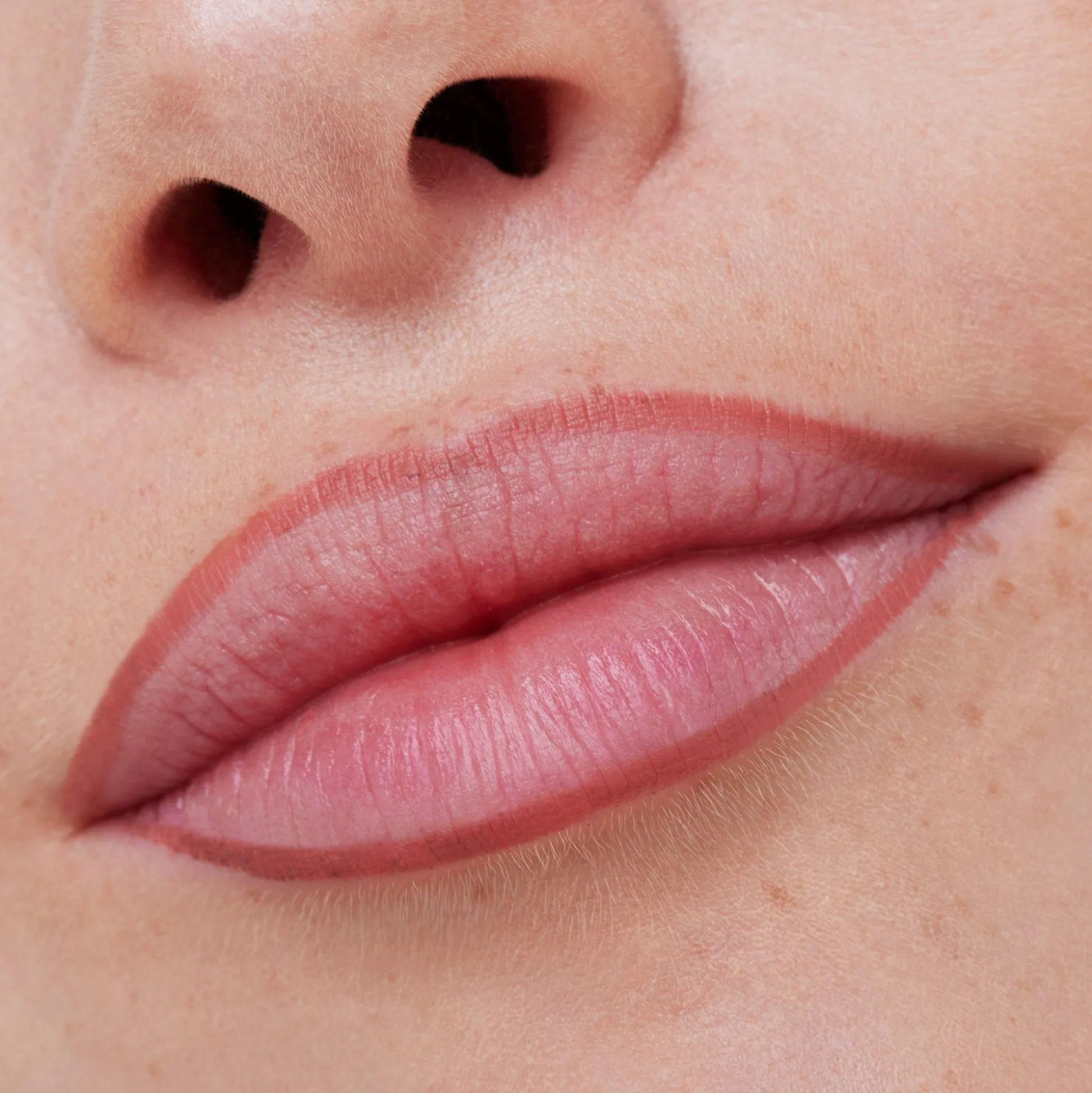 essence Lipliner>8h MATTE comfort lipliner 02 - Silky Hazelnut