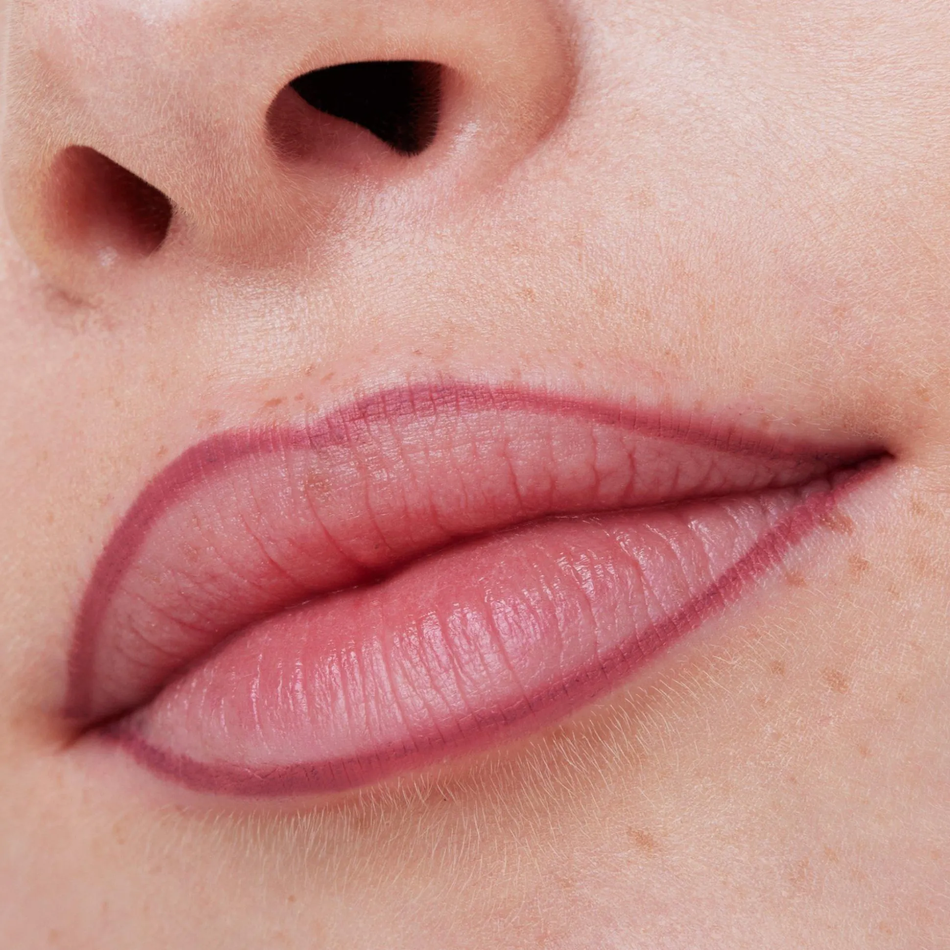 essence Lipliner>8h MATTE comfort lipliner 06 - Cool Mauve