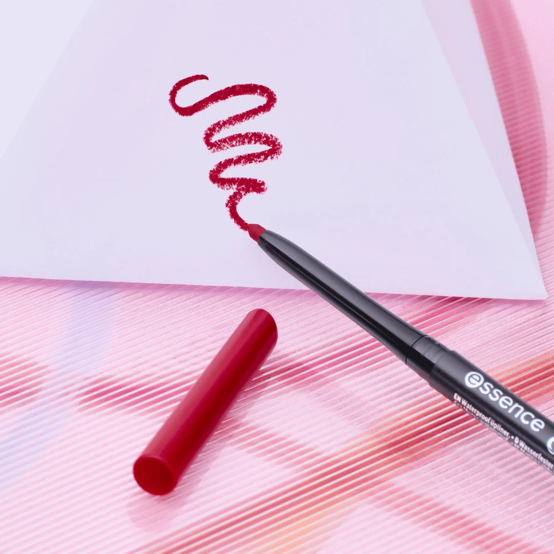 essence Lipliner>8h MATTE comfort lipliner 18 - Cherry On Top