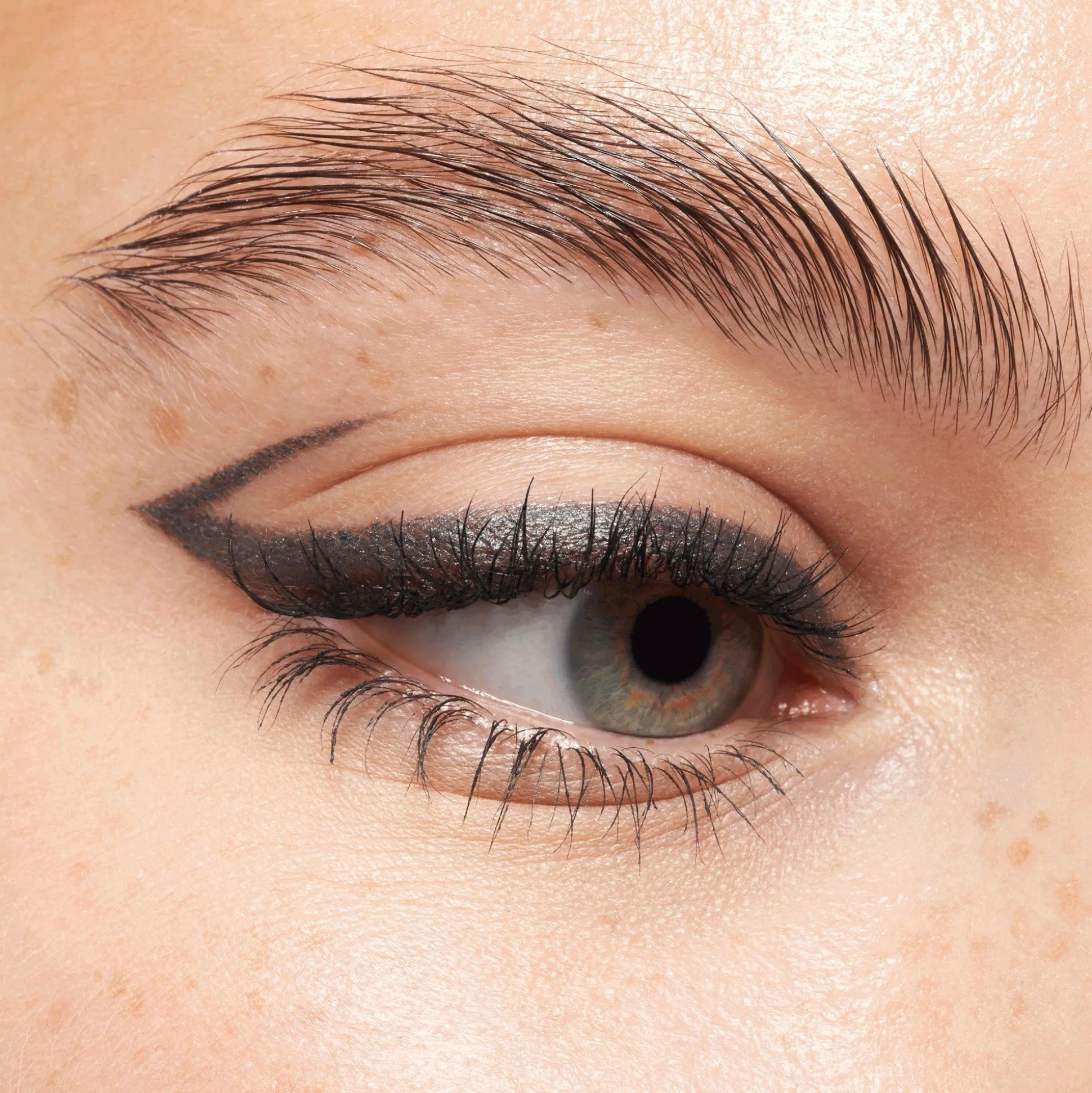 essence Eyeliner & Kajal>kajal pencil 15 - behind the scenes