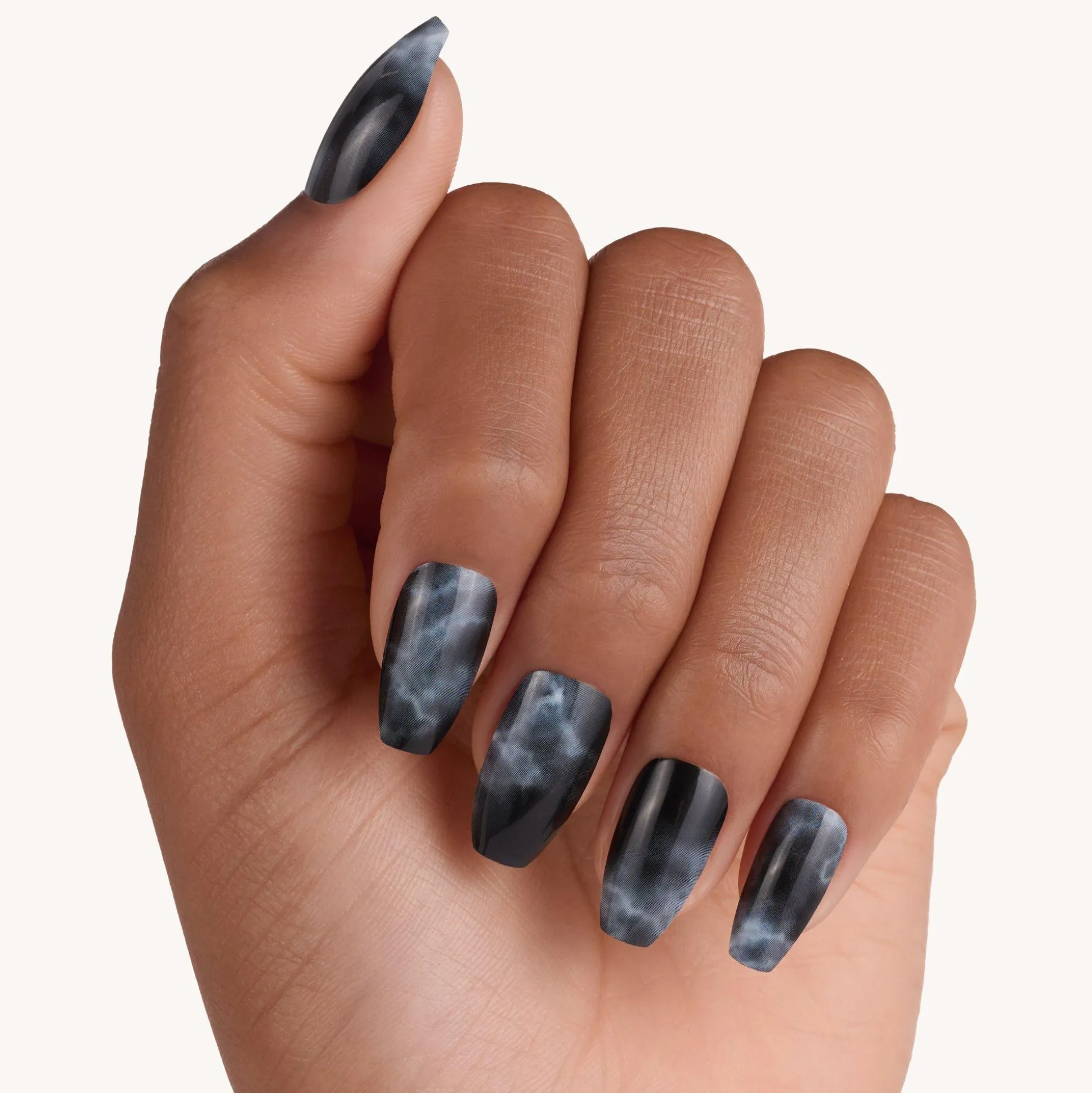 essence Nail Art>nails in style 17 - YOU'RE MARBELLOUS