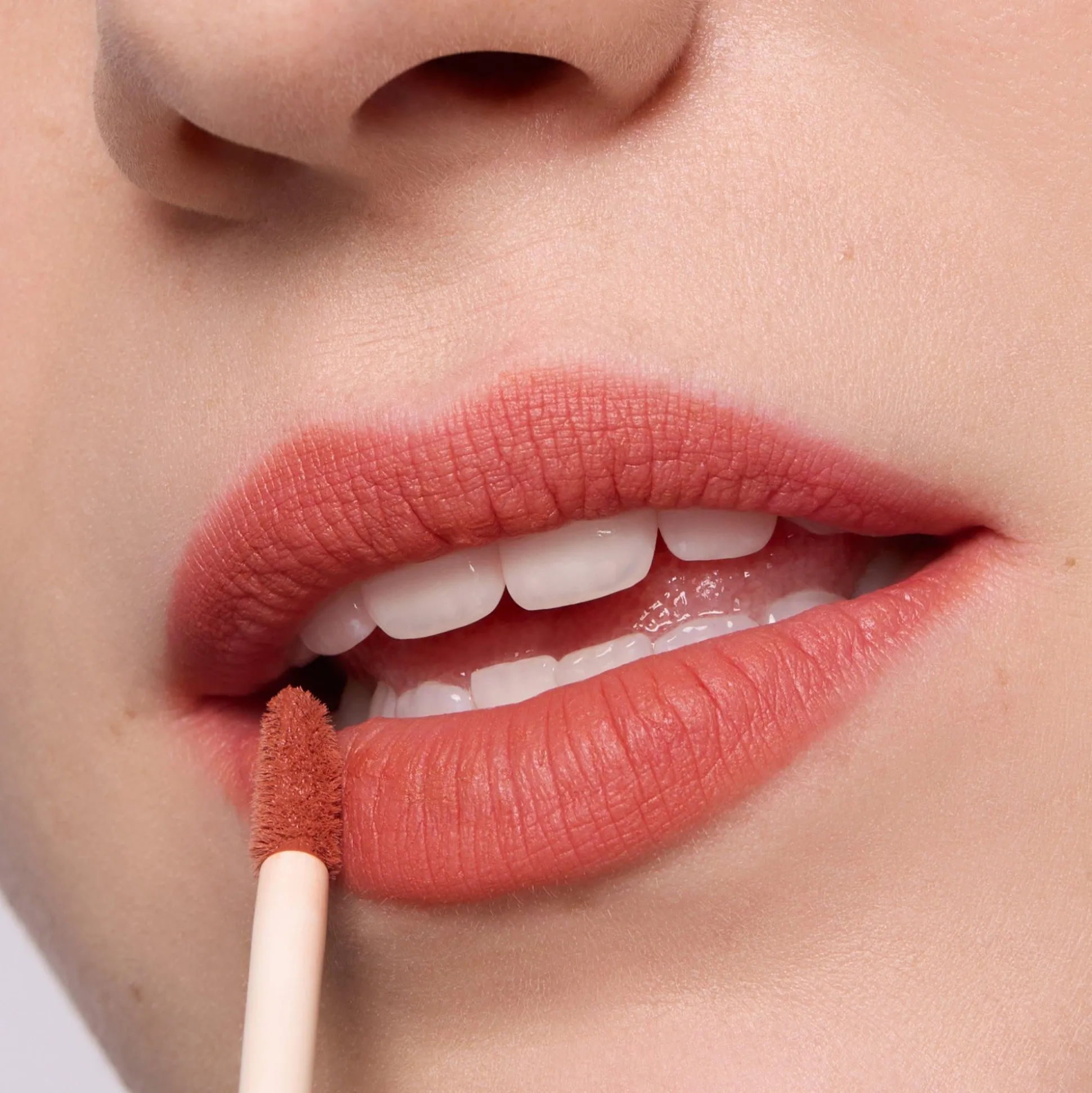 essence Lippenstift>soft touch lip mousse 01 - Fuel Your Passion