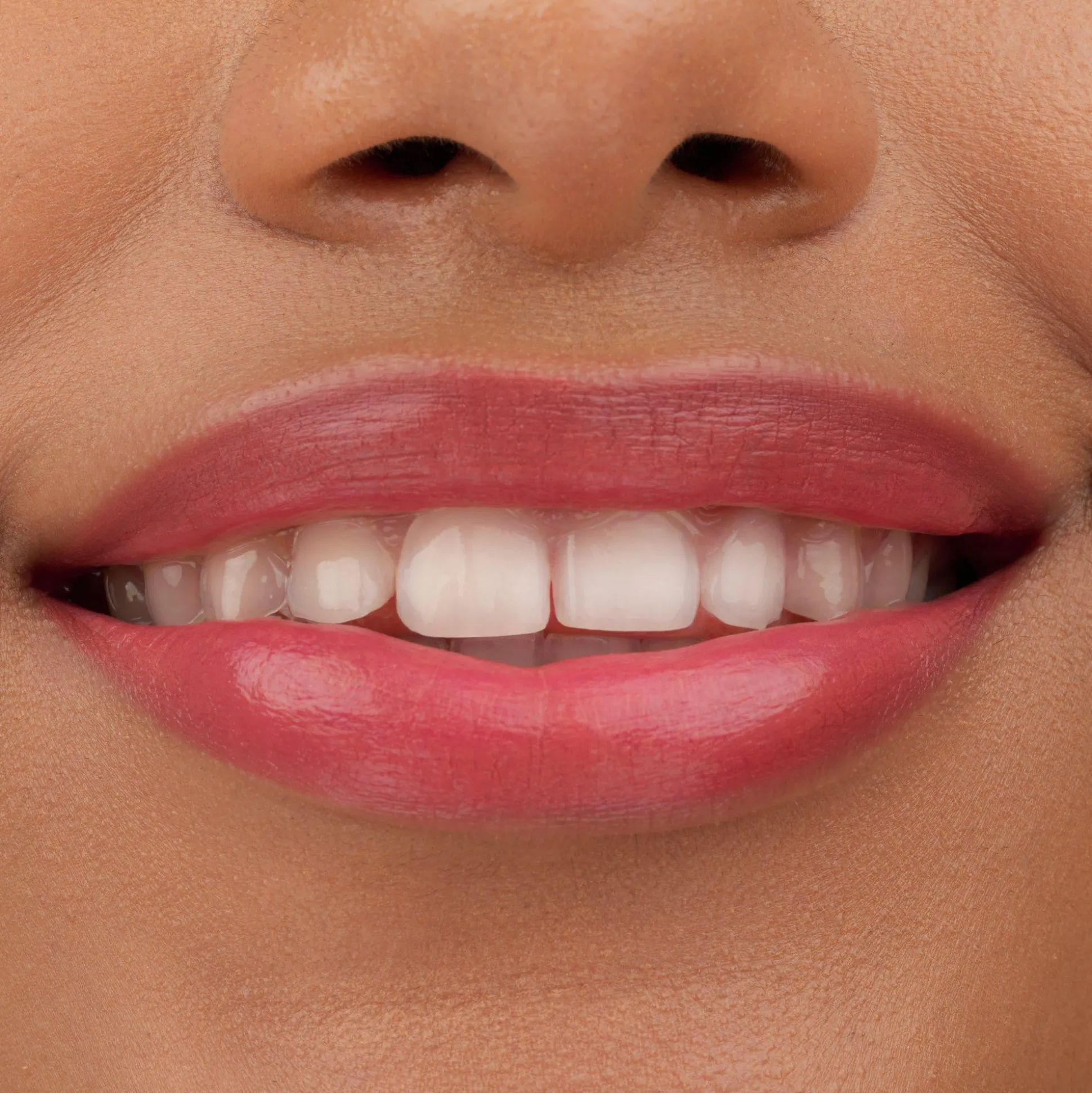 essence Lippenstift>TINTED kiss hydrating lip tint 102 - There Goes Rose